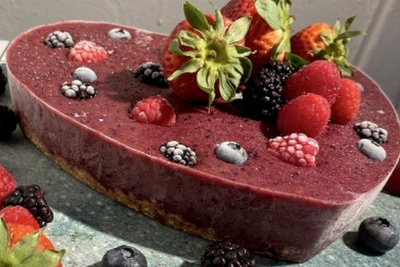 Plant-based no-bake fruit cake